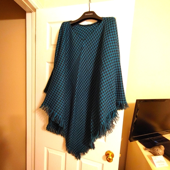 Poncho - Picture 1 of 6